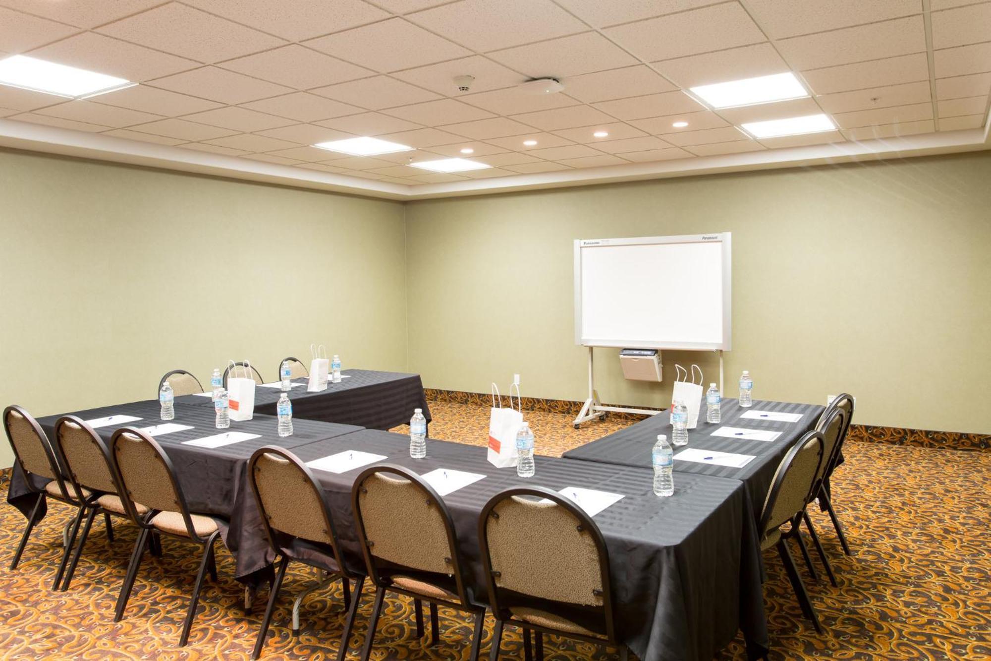 Holiday Inn Express Hotel & Suites - Slave Lake By Ihg Εξωτερικό φωτογραφία